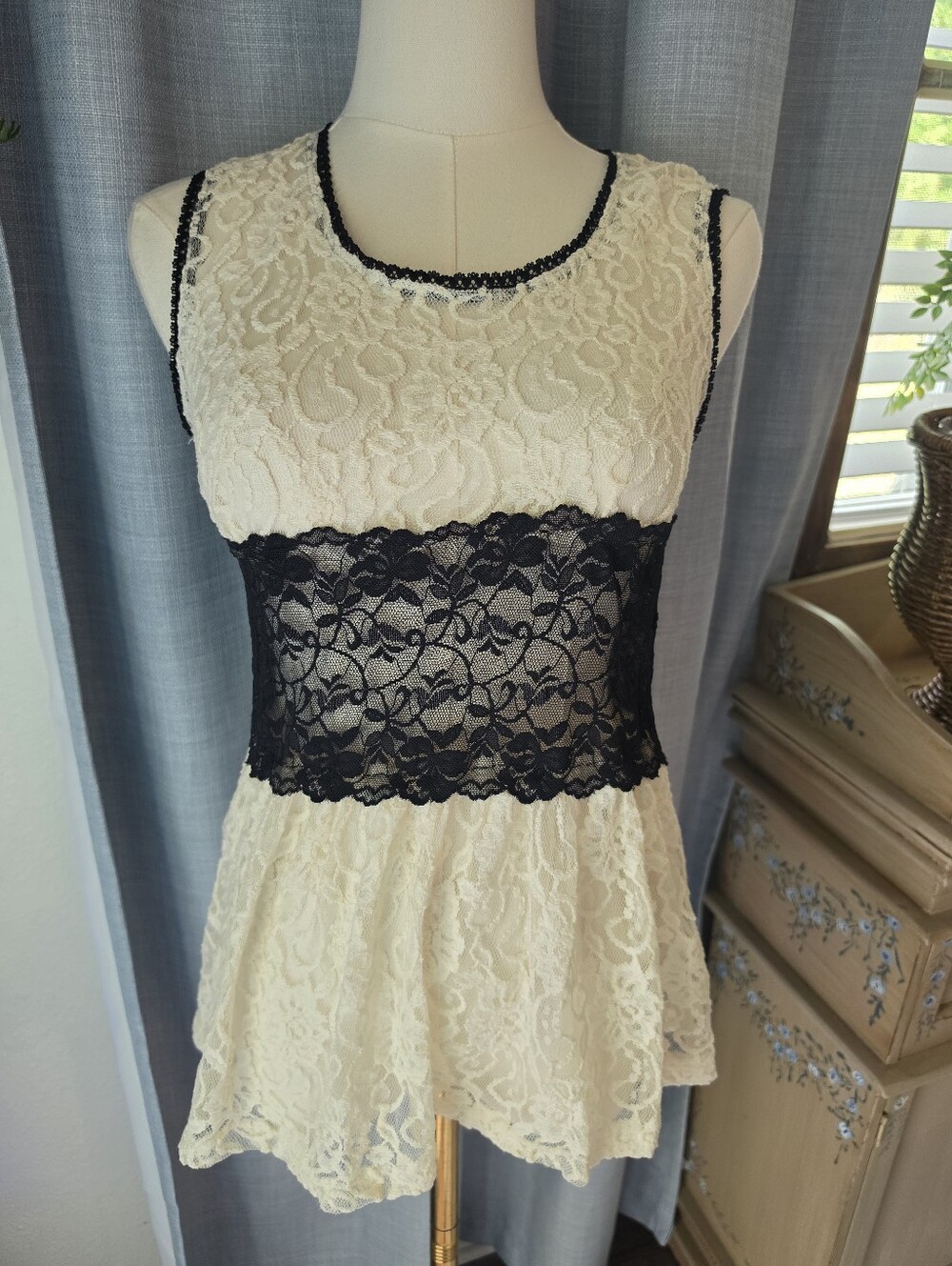 Lace Top - Picture 1 of 5